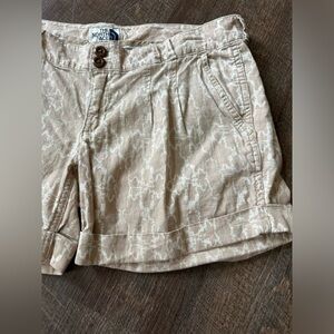The North Face Shorts Womens Sz 10 Brown Tan Linen Cuffed Outdoor Casual Hiking